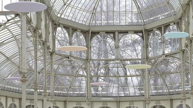 Mitsuo Miura convierte el Palacio de Cristal en un bosque de columnas imaginarias