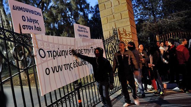 El Eurogrupo decide no gravar los depósitos chipriotas inferiores a 100.000 euros