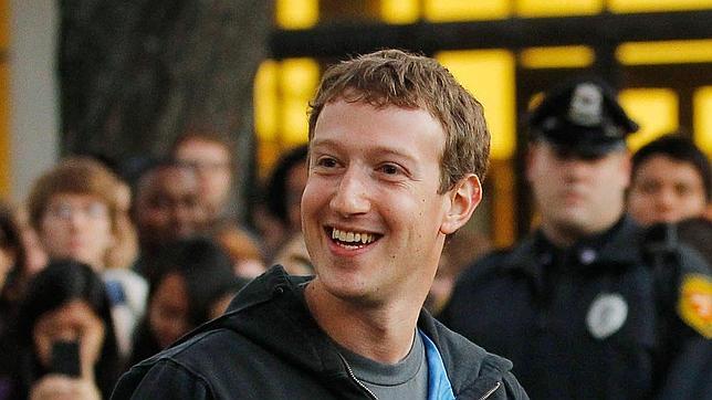 Mark Zuckerberg, entre los CEO mejor valorados del mundo