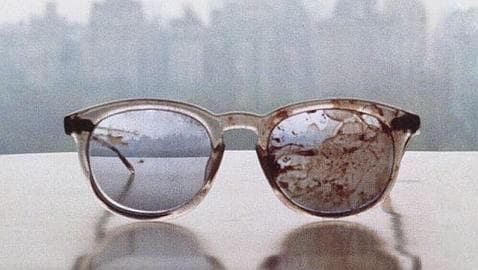 Las gafas ensangrentadas de John Lennon para reclamar el control de armas