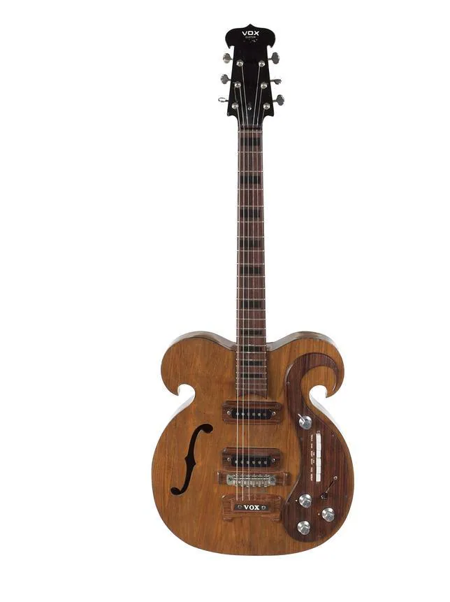 A la venta una guitarra que fue usada por John Lennon y George Harrison en 1967
