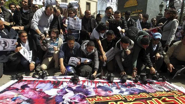 Cientos de periodistas egipcios se manifiestan contra las presiones de Hermanos Musulmanes 