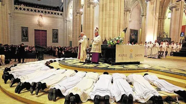 Resultado de imagen de ordenación sacerdotal en madrid