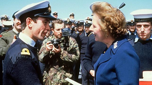 «Thatcher aspiró a conquistar un mundo de hombres: las finanzas, la guerra y el poder»