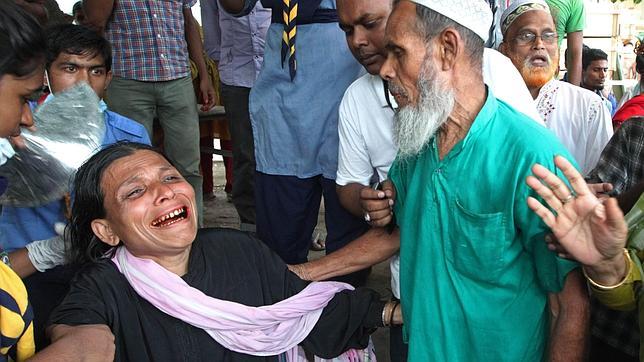Más de 40o muertos y 149 desaparecidos por el derrumbe de un edificio en Bangladesh