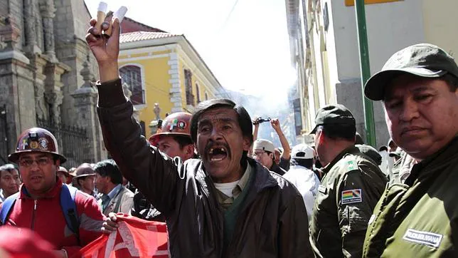 Morales se queja de que los sindicatos llevan a la quiebra a las empresas mineras que él nacionaliza