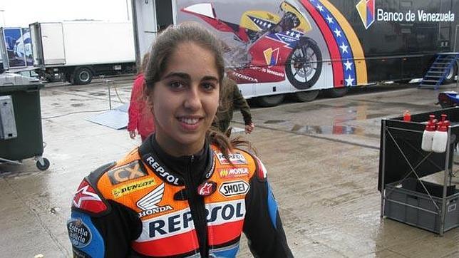 La toledana María Herrera, primera mujer en ganar una carrera del CEV de motociclismo