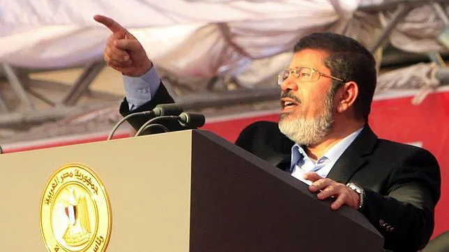Mursi rechaza la decisión de las Fuerzas Armadas y no acepta su derrocamiento