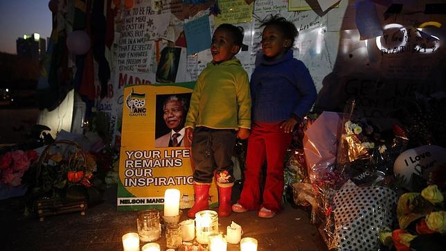 Mandela cumple 95 años entre el fervor de su pueblo
