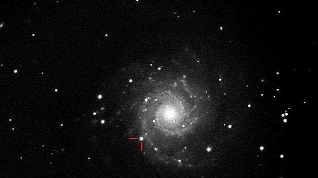 Una gigantesca explosión en la galaxia M-74