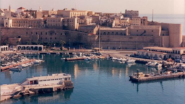 Resultado de imagen de Vista del puerto de Melilla