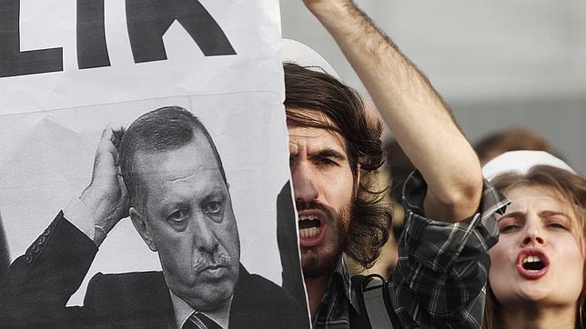 Las residencias estudiantiles mixtas son «focos terroristas», dice un ministro turco