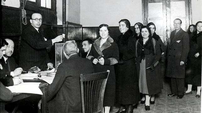 Las «valientes» mujeres que fueron a votar en 1933
