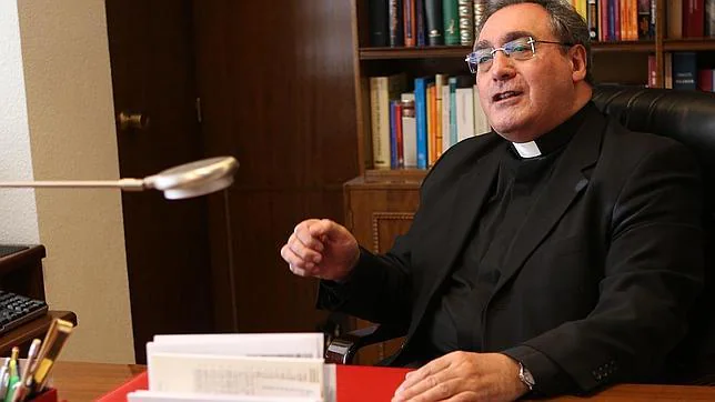 Gil Tamayo: «Los obispos no están en castillos, sino en la calle, con la gente»