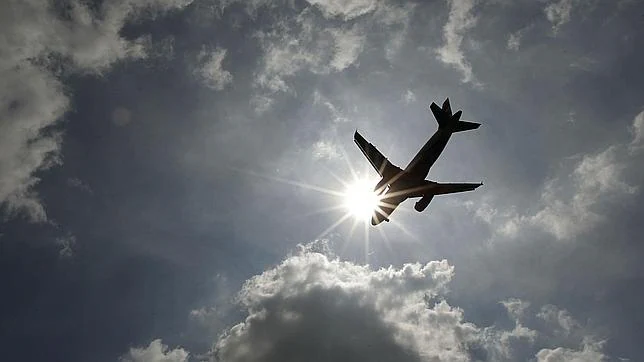 Un avión comercial, ¿a punto de colisionar con un ovni cerca de Heathrow?