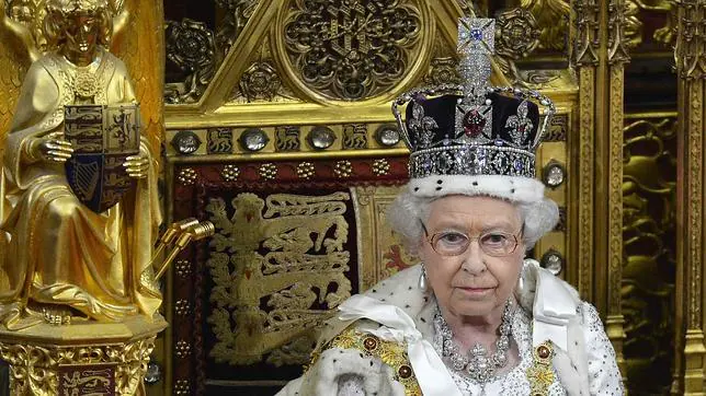 Isabel II pone en marcha una «sucesión tranquila»