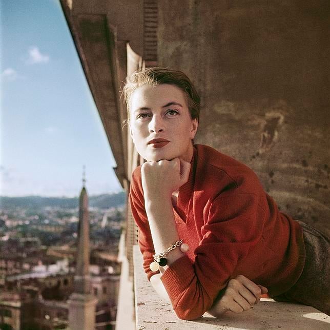 La actriz y modelo francesa Capucine, en un balcón en Roma. Agosto de