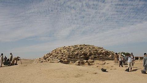 Descubren en Egipto una pirámide escalonada de 4.600 años de antigüedad