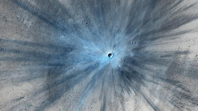 Descubren un impresionante nuevo cráter en Marte