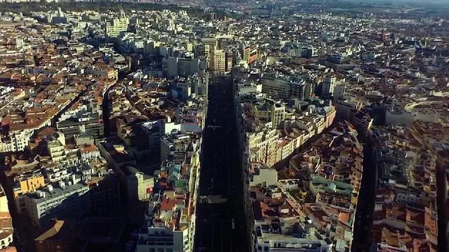 Un «drone» graba el vídeo más espectacular del centro de Madrid  