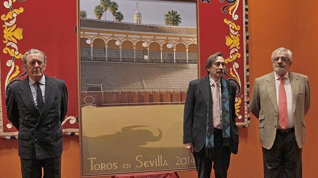 La sombra de un toro sobre la Maestranza vacía, cartel de la temporada 2014 en Sevilla