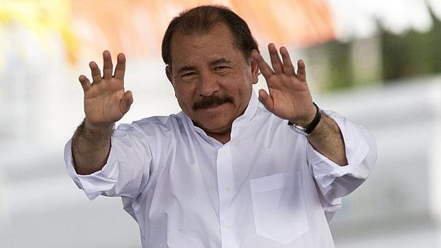 Ortega reaparece en público y bromea sobre los rumores de su muerte