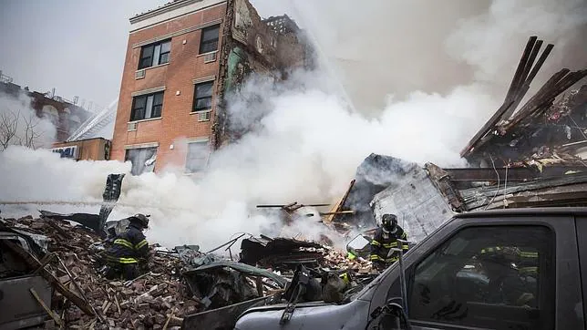 Una fuerte explosión en Nueva York deja al menos dos muertos y provoca el derrumbe de dos edificios