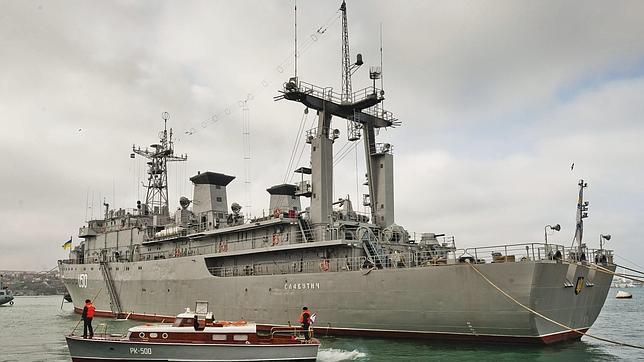 Las fuerzas prorrusas toman tres buques de guerra ucranianos en Sebastopol