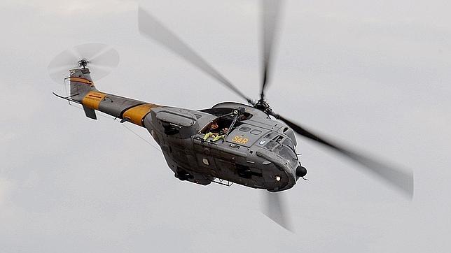 Cuatro desaparecidos al caer al mar un helicóptero de rescate del Ejército