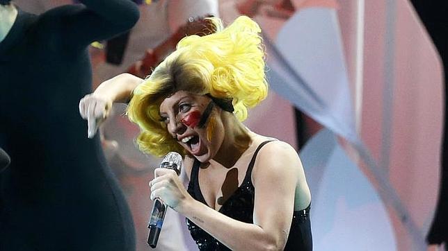 Campaña contra Lady Gaga por exaltar la bulimia 