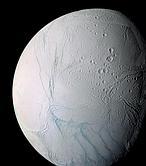 La luna Encelado tiene un océano subterráneo apto para la vida