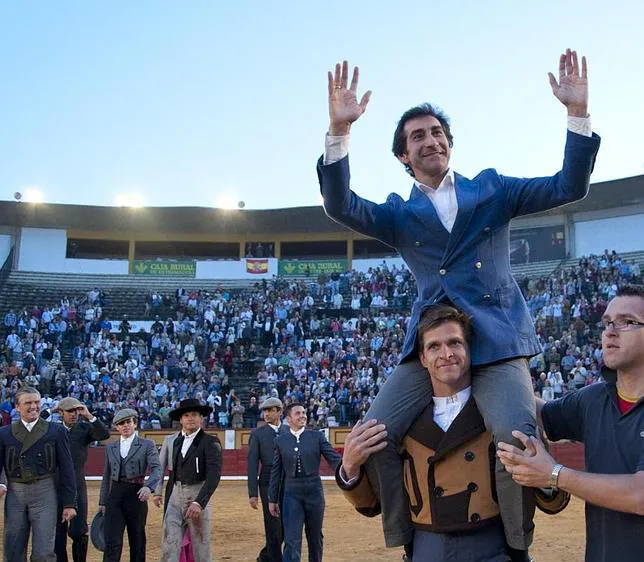 El Juli saca a hombros a El Niño de Leganés en su festival de Badajoz