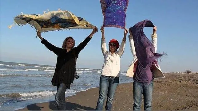 Una campaña en Facebook logra que mujeres iraníes posen sin velo