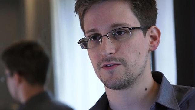 Snowden acepta título de doctor ofrecido por la universidad de Rostock