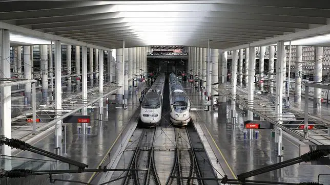 Una avería atrapa a 290 pasajeros del AVE cerca de una hora a 60 kilómetros de Madrid