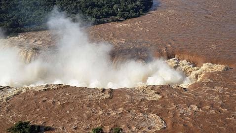 Las cataratas de Iguazú cierran por una histórica avalancha de agua