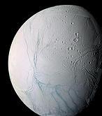 Caronte, luna de Plutón, pudo albergar un océano 