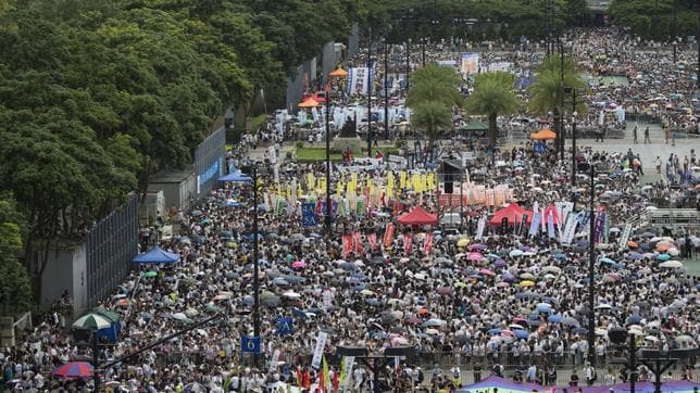 Hong Kong reclama democracia 17 años después de su devolución a China