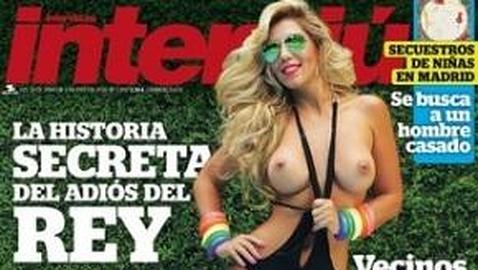 Rebeca, la nueva musa gay, lo celebra desnudándose en Interviú... una vez más