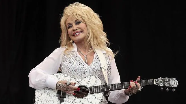 Dolly Parton: «Mis pechos son falsos pero mi voz es de verdad»