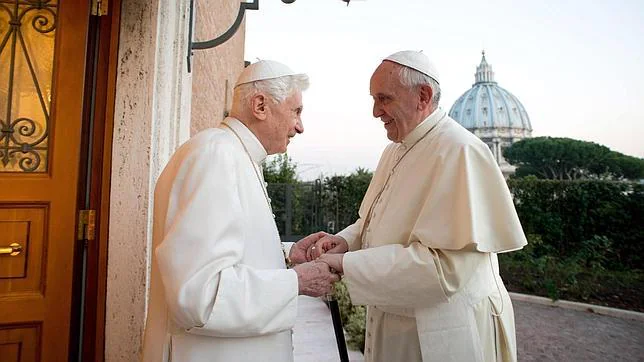 El Papa Francisco no verá la final del Mundial con Benedicto XVI