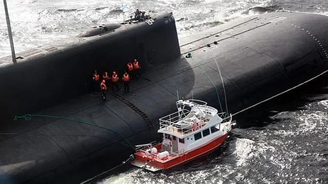 El yate en apuros que fue rescatado por un submarino nuclear