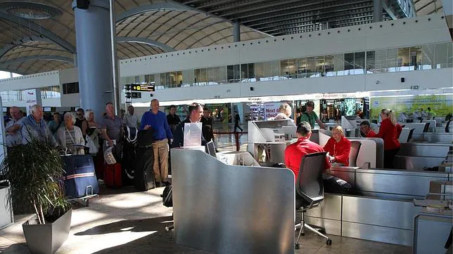 Récord absoluto del aeropuerto de El Altet con más de 1,2 millones viajeros en julio