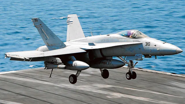 Así son los aviones del «George H. W. Bush»: el buque que ataca al yihadismo de Irak 