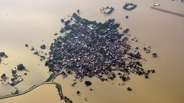 Más de 200 muertos por las fuertes inundaciones en la India y Nepal
