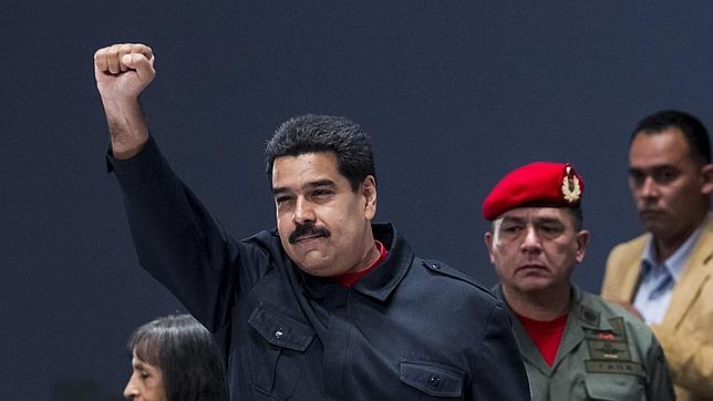 Maduro pide la renuncia de su gabinete