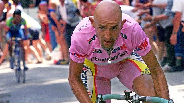 El Giro vuelve a la tumba de Marco Pantani