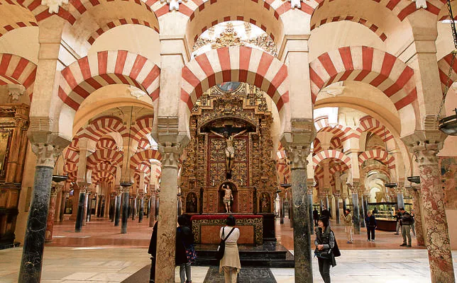 PSOE e IU recurren al TC la titularidad de la Iglesia en la mezquita-catedral