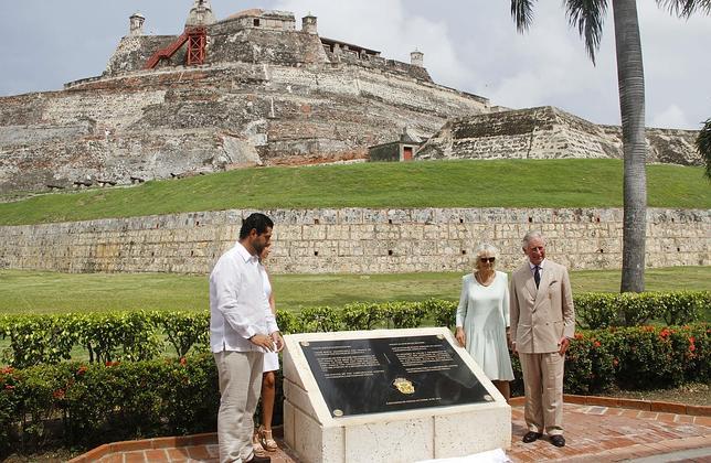 Destrozan a martillazos la placa de homenaje a Vernon en Cartagena de Indias