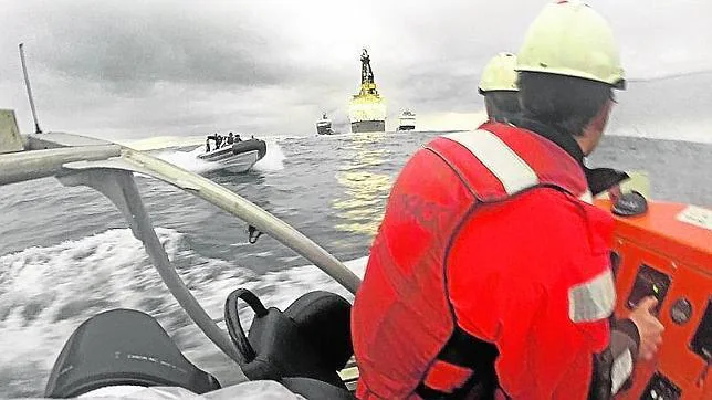 La Armada negoció ocho horas con Greenpeace para que se alejaran